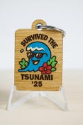 Funny Hawaii Souvenir Keychain – “Survived the Tsunami ‘25” – Tropical Wood & Acrylic Wave Charm – Humorous Vacation Gift